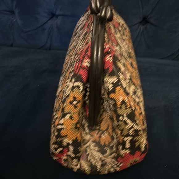 Vintage 1950s Needlepoint Handbag. 50s Black Floral Needlepoint Purse - Picture 7 of 12